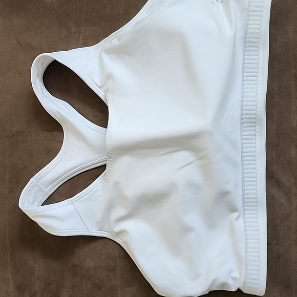 Nike Dri-Fit Women's White Sports Bra (NWOT) - Picture 4 of 8